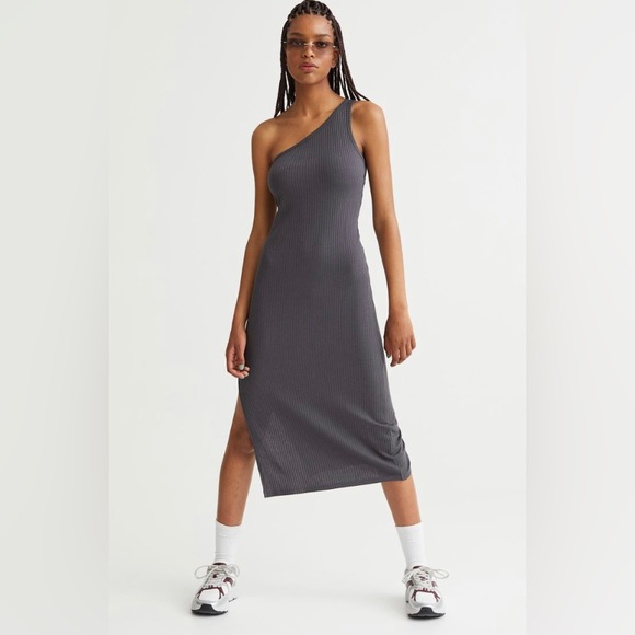H&M Dresses & Skirts - H&M one shoulder maxi w/ slight slit !! Only worn once !!!